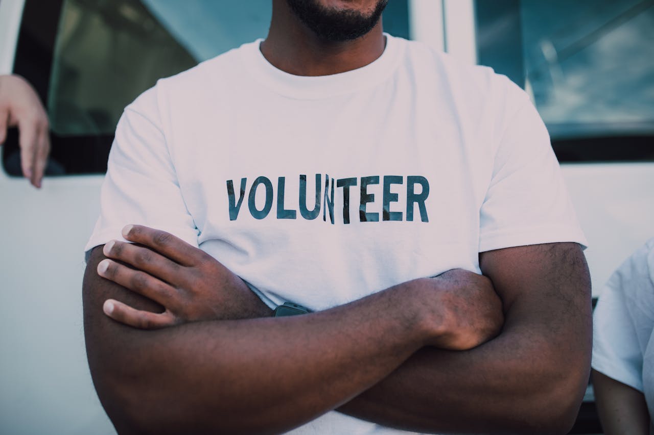 Volunteer in tshirt